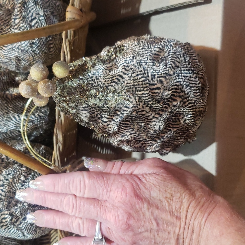 Pear ornament - Picture 3 of 4